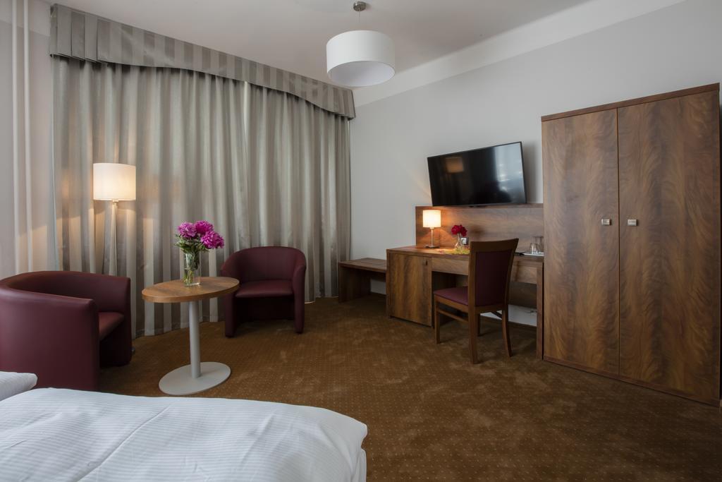 Hotel Bellevue Tlapak Poděbrady Extérieur photo