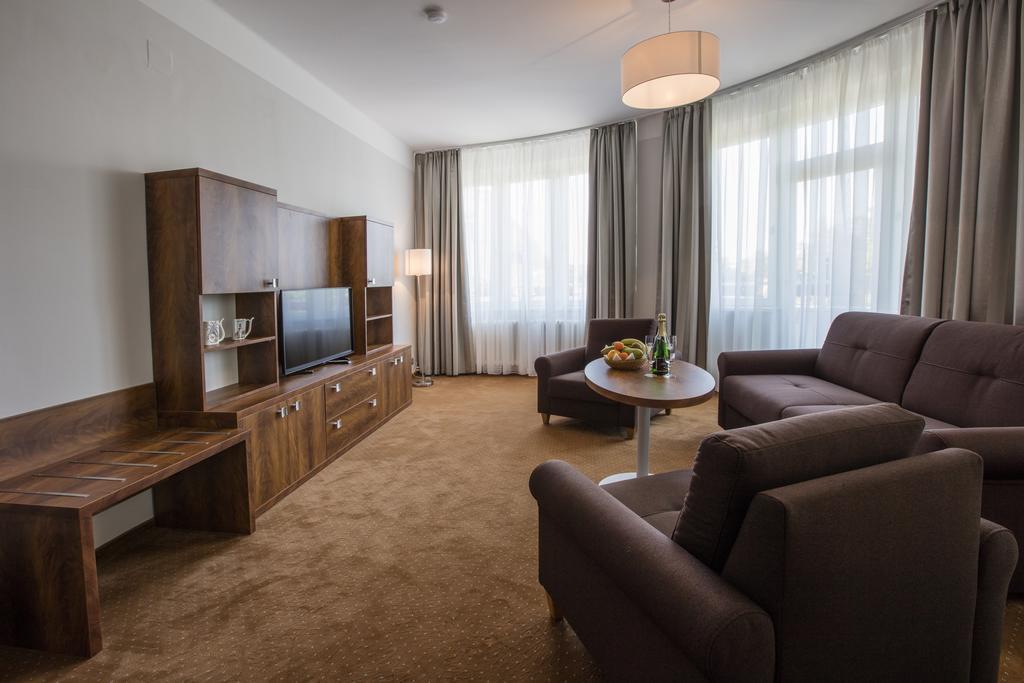Hotel Bellevue Tlapak Poděbrady Extérieur photo